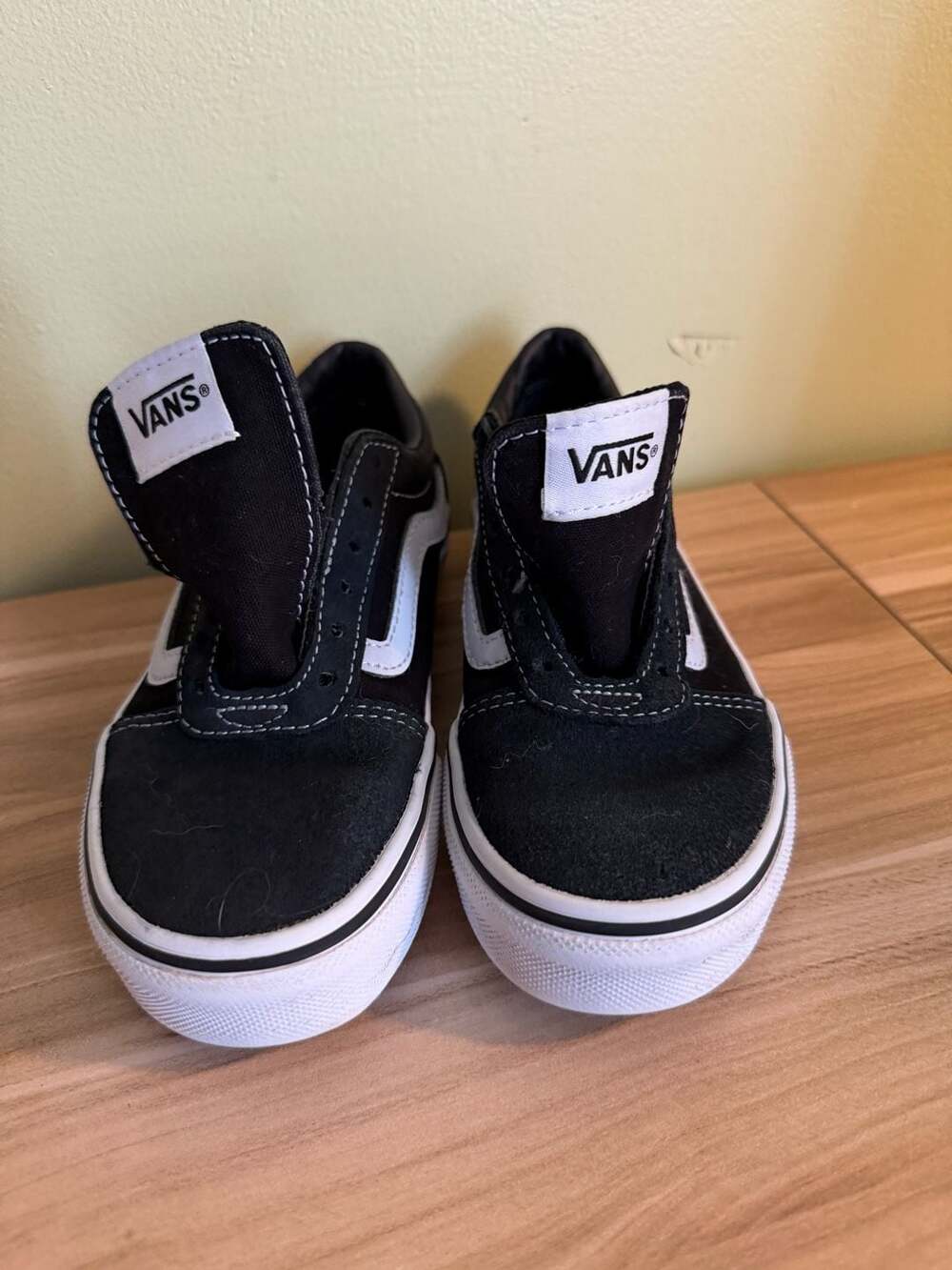 Vans Old Skool Black and White Youth Skate Shoes Size 1.0